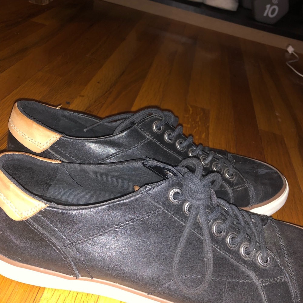 A pair of coach leather sneakers - Picture 4 of 4